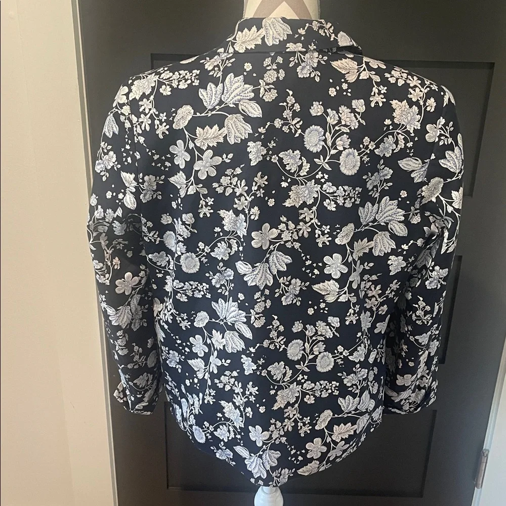 Talbots Cotton Navy And White Floral Blazer Size 10 - Picture 6 of 9